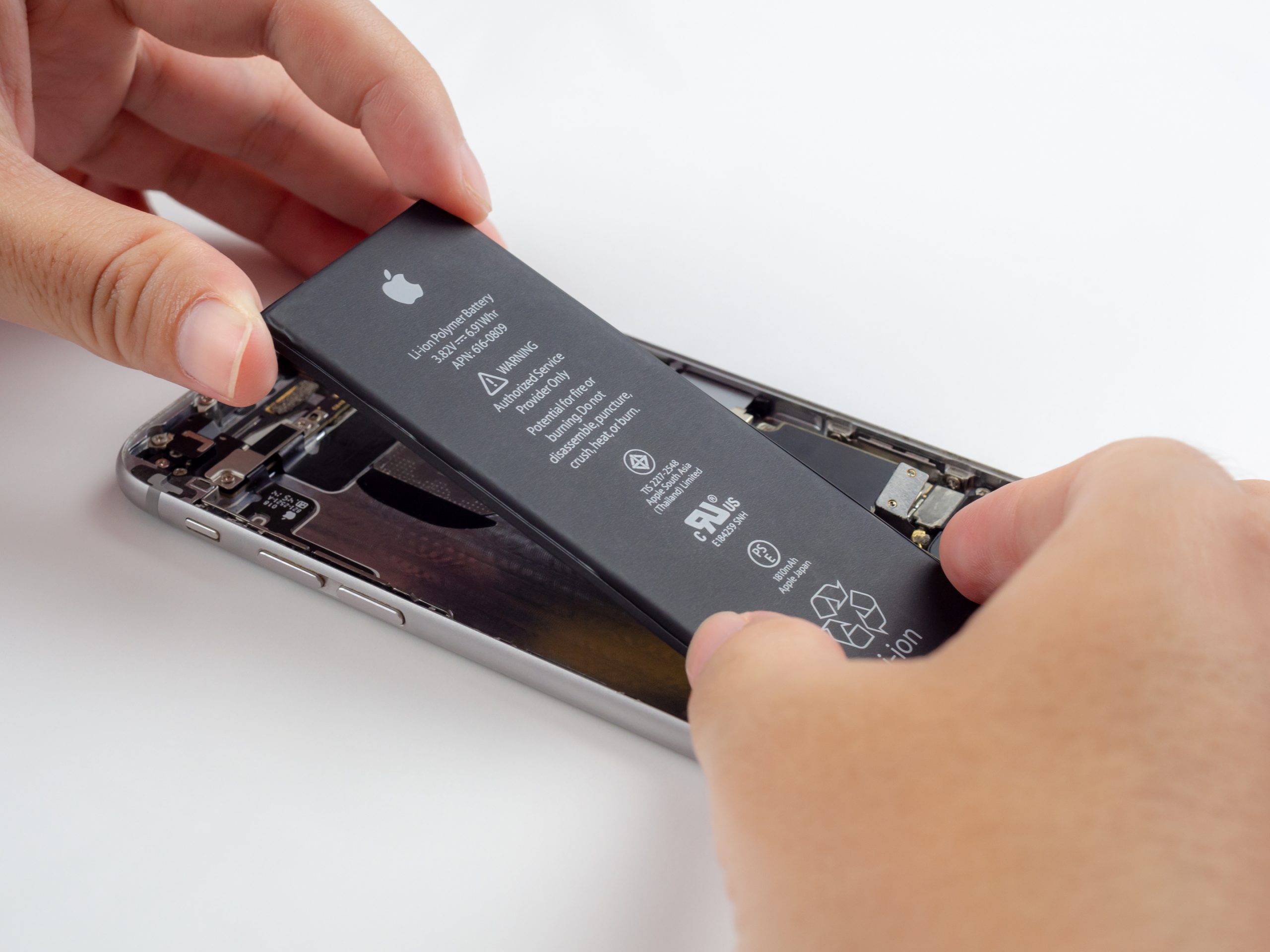 Why Do You Need To Choose An Authorized Apple Store FOr iPhone Repair In Auckland?