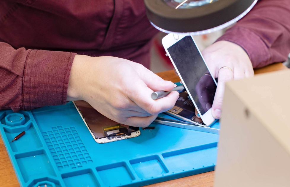 iPhone screen repair in Auckland